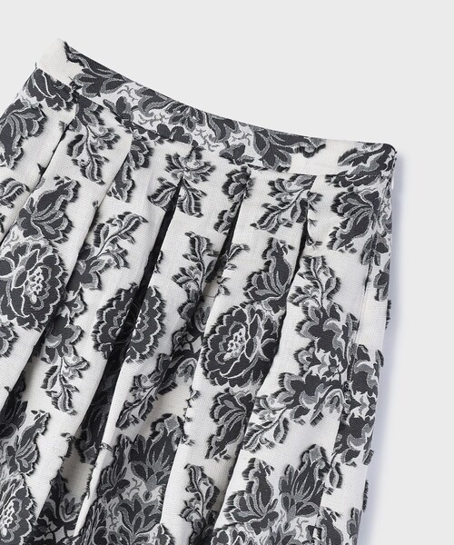 GRACE CONTINENTAL(グレースコンチネンタル)の「ダマスクジャガードタックスカート(スカート・レディース・ブラウン/キナリ・36/38)」の10枚目の写真