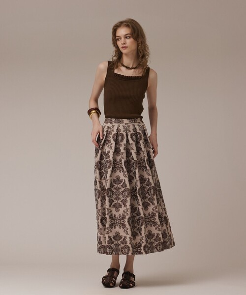 GRACE CONTINENTAL(グレースコンチネンタル)の「ダマスクジャガードタックスカート(スカート・レディース・ブラウン/キナリ・36/38)」の11枚目の写真