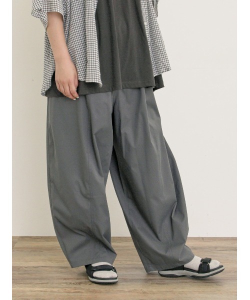 Samansa Mos2（サマンサ モスモス）の「スパンライクボーイフレンドワイドパンツ（スラックス・レディース・カーキブラウン/ダークグレー・マルチサイズ）」の7枚目の写真