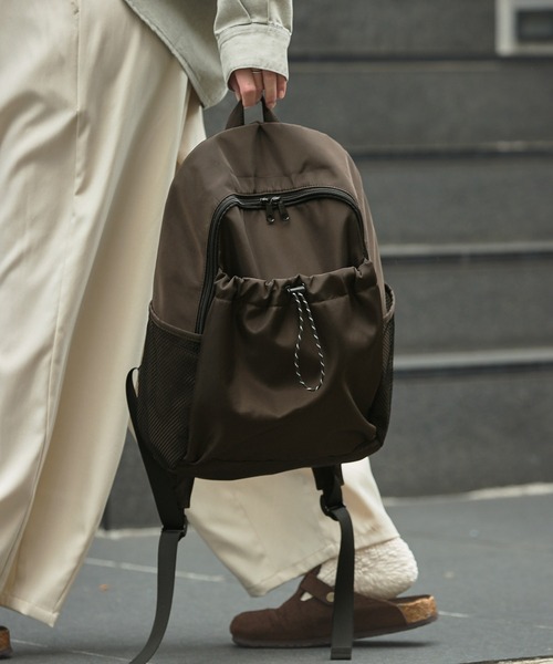 THE CRAFT CREW PRODUCTS(ザクラフトクループロダクツ)の「<撥水加工>ファンクション ドローコードポケットバックパック【THE CRAFT CREW PRODUCTS】(バックパック/リュック・レディース・ネイビー/チャコール/ブラック/ブラウン・FREE)」の3枚目の写真