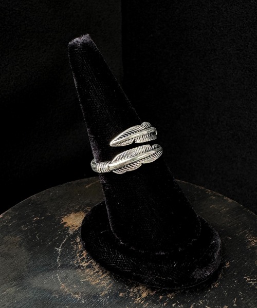 CALIFORNIA OUTFITTERS（カリフォルニア アウトフィッターズ）の「7D38 フェザーモチーフ×ターコイズリング サイズ調整可（リング・メンズ・シルバー系1/シルバー系3/シルバー系2・FREE）」の3枚目の写真