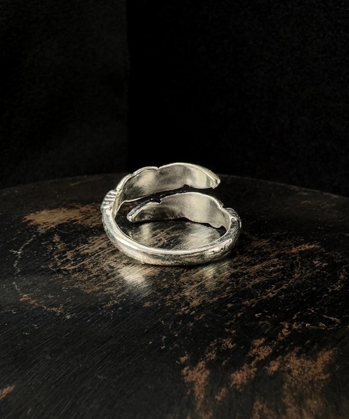 CALIFORNIA OUTFITTERS（カリフォルニア アウトフィッターズ）の「7D38 フェザーモチーフ×ターコイズリング サイズ調整可（リング・メンズ・シルバー系1/シルバー系3/シルバー系2・FREE）」の7枚目の写真