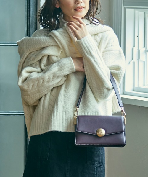 LACOSTE（ラコステ）の「テニスブリス レザーミディアムショルダーバッグ ダブルストラップ 2WAY（ハンドバッグ・レディース・ブラック/ダークグリーン/ブルー/バーガンディー/ベージュ/オレンジ・FREE）」の8枚目の写真