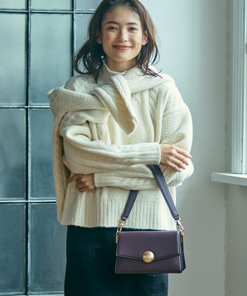 LACOSTE（ラコステ）の「テニスブリス レザーミディアムショルダーバッグ ダブルストラップ 2WAY（ハンドバッグ・レディース・ブラック/ダークグリーン/ブルー/バーガンディー/ベージュ/オレンジ・FREE）」の11枚目の写真