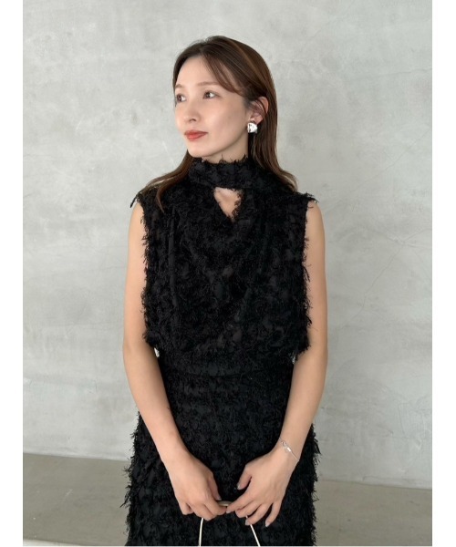 FRAY I.D（フレイアイディー）の「ドレープネックノースリーブブラウス（シャツ/ブラウス・レディース・ベージュ/ネイビー/ブラック・F）」の2枚目の写真