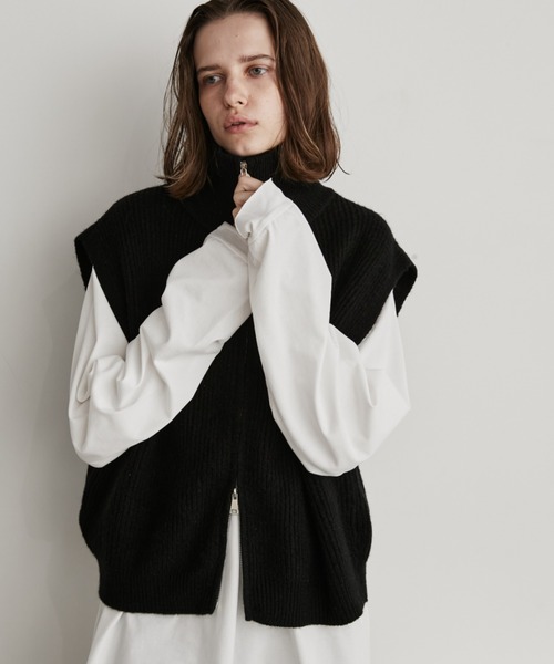 Auntie Rosa Holiday（アンティローザホリデー）の「ジップアップニットベスト（ベスト・レディース・ブラック/アイボリー/グレー・FREE）」の4枚目の写真