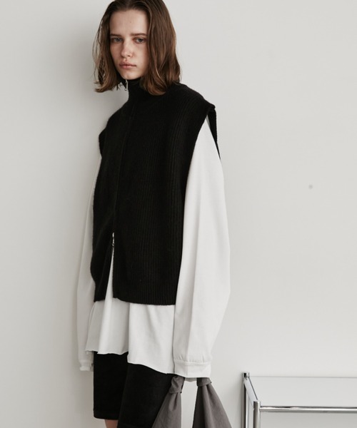 Auntie Rosa Holiday（アンティローザホリデー）の「ジップアップニットベスト（ベスト・レディース・ブラック/アイボリー/グレー・FREE）」の6枚目の写真