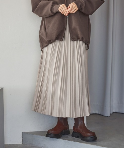 niko and...(ニコアンド)の「スウェードプリーツスカート(スカート・レディース・モカ/ベージュ/スモーク/チャコール・MEDIUM/LARGE)」の3枚目の写真