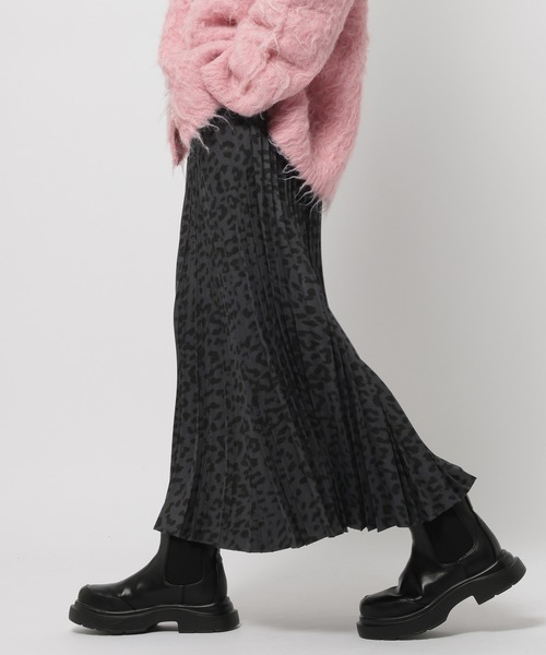 niko and...(ニコアンド)の「スウェードプリーツスカート(スカート・レディース・モカ/ベージュ/スモーク/チャコール・MEDIUM/LARGE)」の11枚目の写真