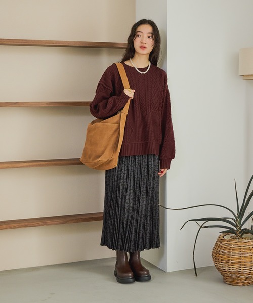 niko and...(ニコアンド)の「スウェードプリーツスカート(スカート・レディース・モカ/ベージュ/スモーク/チャコール・MEDIUM/LARGE)」の5枚目の写真