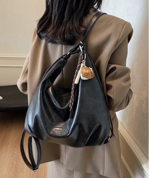 gossip！ロサンゼルス（ゴシップロサンゼルス）の「Y2Kチャーム付き大容量バッグ レザーマルチショルダーバック 通勤用/3WAY（ショルダーバッグ・レディース・ブラック/ブラウン/ダークブラウン・FREE）」の16枚目の写真