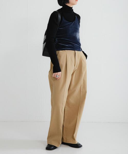 URBAN RESEARCH(アーバンリサーチ)の「ホルターネックベロアビスチェ(その他トップス・レディース・ブルー/ブラック・FREE)」の4枚目の写真