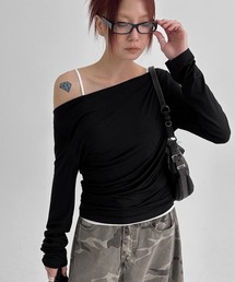 オフショルダー」に該当するトップス（ブラック/黒色系）ファッション