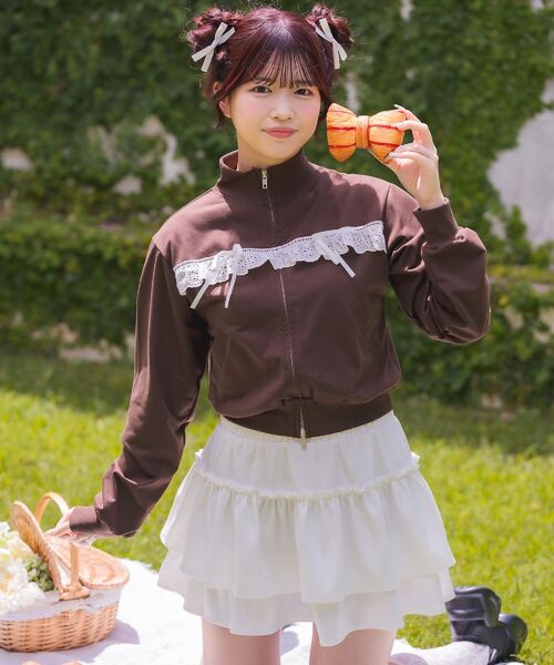 ems excite(エムズエキサイト)の「レース&リボンつきトラックJK(その他アウター・レディース・ダークグレー/ダークブルー/ブラウン・FREE)」の2枚目の写真