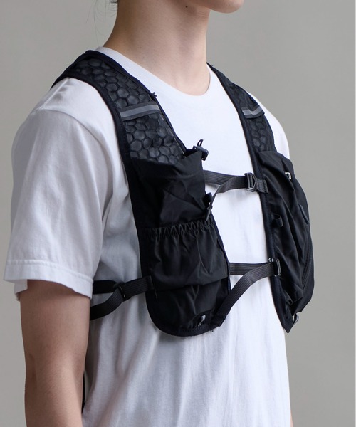 CALIFORNIA OUTFITTERS（カリフォルニア アウトフィッターズ）の「9C14 ハイドレーション ランニングベスト（スポーツグッズ・メンズ・ブラック・ONESIZE）」の18枚目の写真