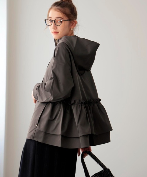 Jines（ジネス）の「【撥水加工】ナチュラルストレッチ バックギャザーマウンテンパーカー（マウンテンパーカー・レディース・チャコールグレー/キャメル/ネイビー・38）」の2枚目の写真