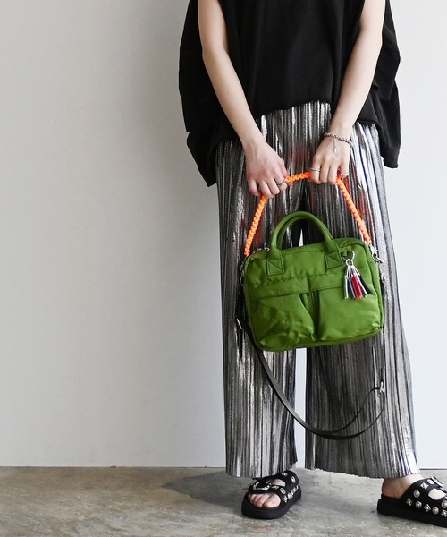 COMMON WARE(コモンウェアー)の「EM:cheek チーク W pocket 3way boston ダブルポケット3WAYボストン(ボストンバッグ・レディース・グレー/ブラック/ベージュ/カーキ・FREE)」の4枚目の写真