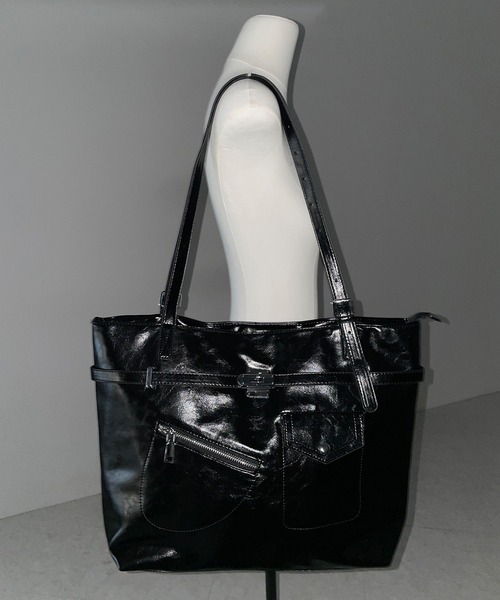 me+em select(ミームセレクト)の「【 2color / A4収納可 】デザインベルトフェイクレザースクエアトートバッグ / design belt fake leather square tote bag(トートバッグ・レディース・ブラック/アイボリー・FREE)」の7枚目の写真