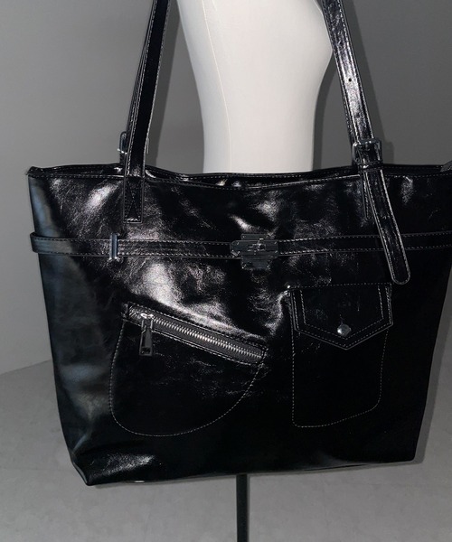 me+em select(ミームセレクト)の「【 2color / A4収納可 】デザインベルトフェイクレザースクエアトートバッグ / design belt fake leather square tote bag(トートバッグ・レディース・ブラック/アイボリー・FREE)」の8枚目の写真