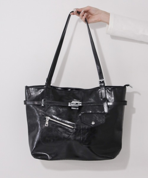 me+em select(ミームセレクト)の「【 2color / A4収納可 】デザインベルトフェイクレザースクエアトートバッグ / design belt fake leather square tote bag(トートバッグ・レディース・ブラック/アイボリー・FREE)」の9枚目の写真