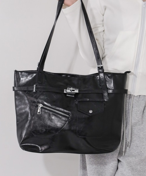 me+em select(ミームセレクト)の「【 2color / A4収納可 】デザインベルトフェイクレザースクエアトートバッグ / design belt fake leather square tote bag(トートバッグ・レディース・ブラック/アイボリー・FREE)」の11枚目の写真