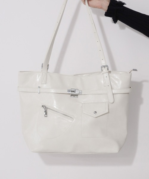 me+em select(ミームセレクト)の「【 2color / A4収納可 】デザインベルトフェイクレザースクエアトートバッグ / design belt fake leather square tote bag(トートバッグ・レディース・ブラック/アイボリー・FREE)」の21枚目の写真