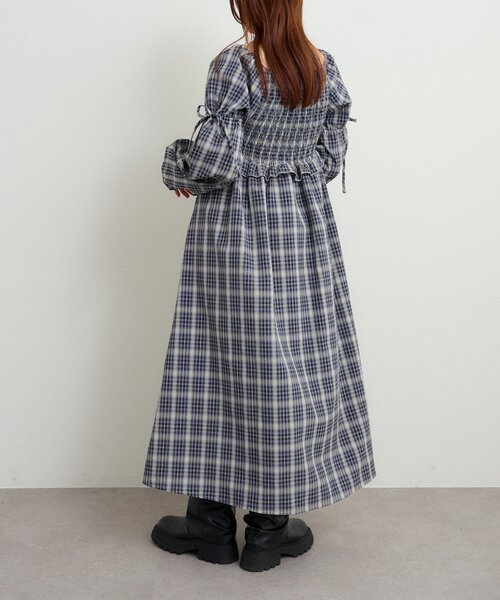 w closet（ダブルクローゼット）の「シャーリングチェックワンピース（ワンピース・レディース・ブルー/レッド・SMALL/MEDIUM）」の5枚目の写真