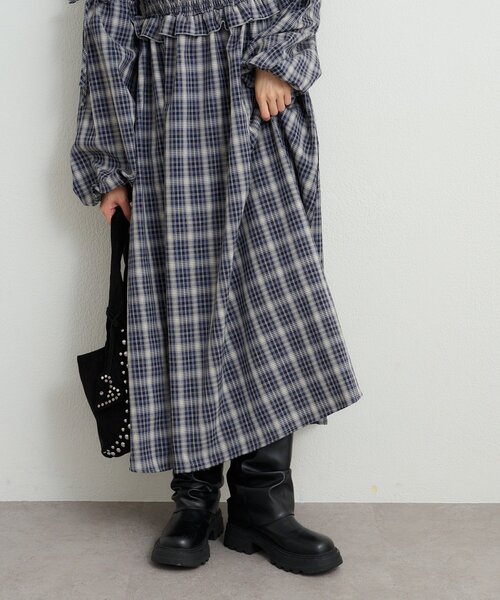 w closet（ダブルクローゼット）の「シャーリングチェックワンピース（ワンピース・レディース・ブルー/レッド・SMALL/MEDIUM）」の7枚目の写真