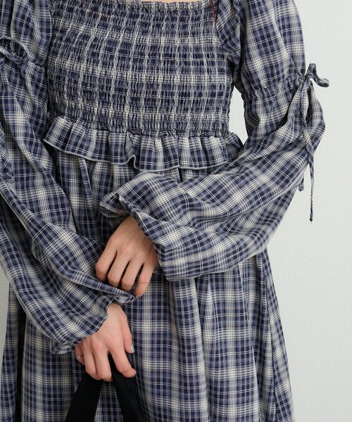 w closet（ダブルクローゼット）の「シャーリングチェックワンピース（ワンピース・レディース・ブルー/レッド・SMALL/MEDIUM）」の9枚目の写真