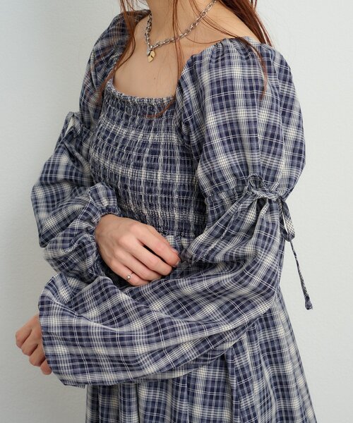 w closet（ダブルクローゼット）の「シャーリングチェックワンピース（ワンピース・レディース・ブルー/レッド・SMALL/MEDIUM）」の10枚目の写真