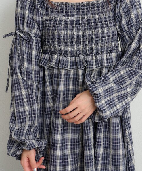 w closet（ダブルクローゼット）の「シャーリングチェックワンピース（ワンピース・レディース・ブルー/レッド・SMALL/MEDIUM）」の13枚目の写真