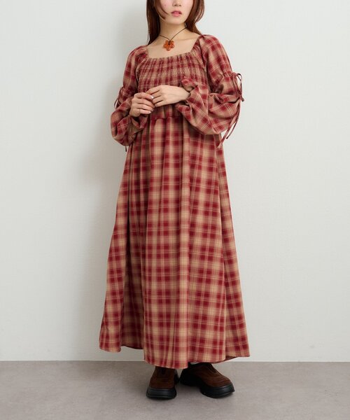 w closet（ダブルクローゼット）の「シャーリングチェックワンピース（ワンピース・レディース・ブルー/レッド・SMALL/MEDIUM）」の14枚目の写真