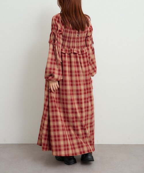 w closet（ダブルクローゼット）の「シャーリングチェックワンピース（ワンピース・レディース・ブルー/レッド・SMALL/MEDIUM）」の16枚目の写真
