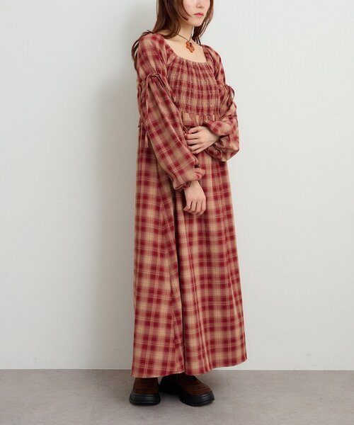 w closet（ダブルクローゼット）の「シャーリングチェックワンピース（ワンピース・レディース・ブルー/レッド・SMALL/MEDIUM）」の17枚目の写真