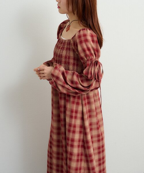 w closet（ダブルクローゼット）の「シャーリングチェックワンピース（ワンピース・レディース・ブルー/レッド・SMALL/MEDIUM）」の22枚目の写真