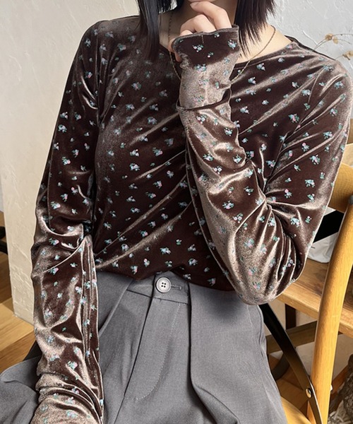 STYLEBLOCK(スタイルブロック)の「フラワーベロア指開きトップス(Tシャツ/カットソー・レディース・ブラウン系その他/ブラウン×イエロー/ブラック×イエロー/ブラック×ブルー・FREE)」の1枚目の写真