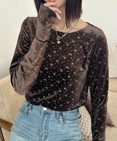 STYLEBLOCK(スタイルブロック)の「フラワーベロア指開きトップス(Tシャツ/カットソー・レディース・ブラウン系その他/ブラウン×イエロー/ブラック×イエロー/ブラック×ブルー・FREE)」の4枚目の写真