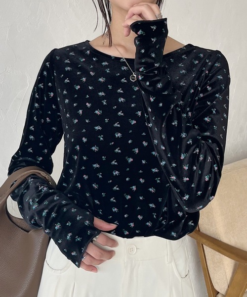 STYLEBLOCK(スタイルブロック)の「フラワーベロア指開きトップス(Tシャツ/カットソー・レディース・ブラウン系その他/ブラウン×イエロー/ブラック×イエロー/ブラック×ブルー・FREE)」の2枚目の写真