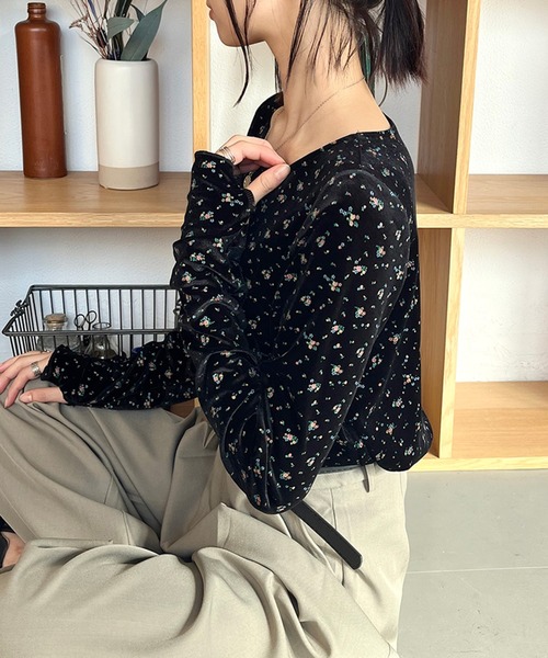 STYLEBLOCK(スタイルブロック)の「フラワーベロア指開きトップス(Tシャツ/カットソー・レディース・ブラウン系その他/ブラウン×イエロー/ブラック×イエロー/ブラック×ブルー・FREE)」の9枚目の写真