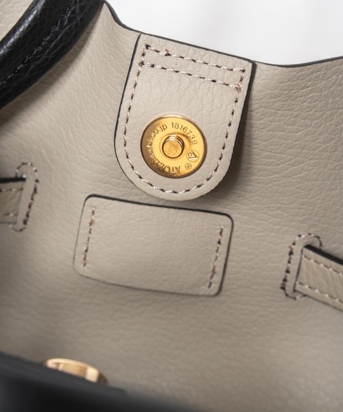 VIOLAd'ORO(ヴィオラドーロ)の「【VIOLAd'ORO/ヴィオラドーロ】イタリアンWフェイスレザー ハンドバッグ TRERO Mサイズ(ショルダーバッグ・レディース・ブラック/ベージュ系その他/ブラウン/グレー系その他・FREE)」の6枚目の写真