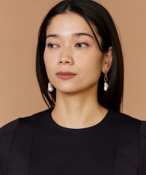 INED（イネド）の「ダンボールニット ペプラムブラウス【セットアップ対応】（シャツ/ブラウス・レディース・ネイビー・11号/9号/7号）」の19枚目の写真