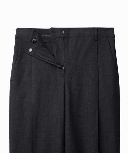 MUSINSA STANDARD WOMAN（ムシンサスタンダードウーマン）の「ウィメンズサマーウールワンタックワイドヒドゥンバンディングスラックス[チャコールグレー]（スラックス・レディース・その他・34/32/30/24/25/26/27/28/29）」の3枚目の写真