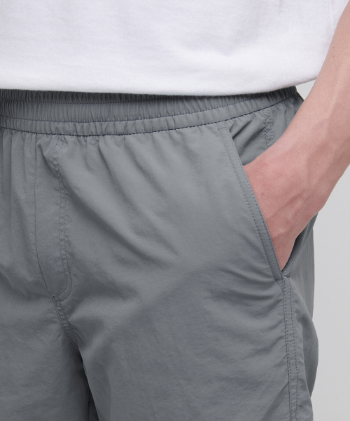 MUSINSA STANDARD（ムシンサスタンダード）の「ナイロンバンディングショーツ_5.5インチ [ライトグレー]（その他パンツ・メンズ・その他・26/28）」の4枚目の写真