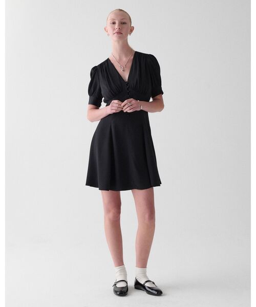 kate spade new york(ケイトスペード ニューヨーク)の「フルイド パフ スリーブ ミニ ドレス(ワンピース・レディース・ブラック・4/2/0)」の1枚目の写真