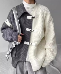 バックルバイカラーケーブルニットガウン