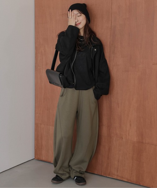 AMELY(エミリー)の「裏起毛 パネルライン フリース カーブパンツ(スウェットパンツ・レディース・カーキ/ブラック/グレー/ベージュ/モカ・フリー)」の7枚目の写真