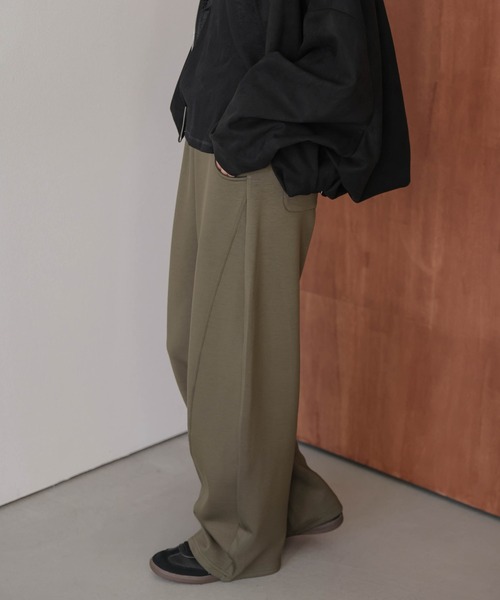 AMELY(エミリー)の「裏起毛 パネルライン フリース カーブパンツ(スウェットパンツ・レディース・カーキ/ブラック/グレー/ベージュ/モカ・フリー)」の8枚目の写真
