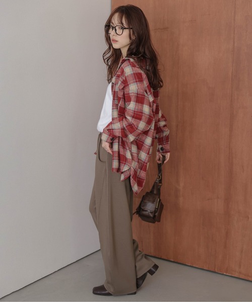 AMELY(エミリー)の「裏起毛 パネルライン フリース カーブパンツ(スウェットパンツ・レディース・カーキ/ブラック/グレー/ベージュ/モカ・フリー)」の13枚目の写真