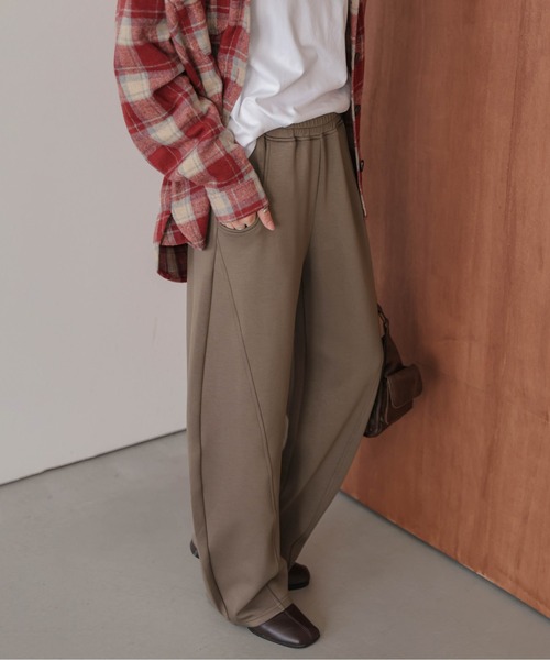 AMELY(エミリー)の「裏起毛 パネルライン フリース カーブパンツ(スウェットパンツ・レディース・カーキ/ブラック/グレー/ベージュ/モカ・フリー)」の14枚目の写真