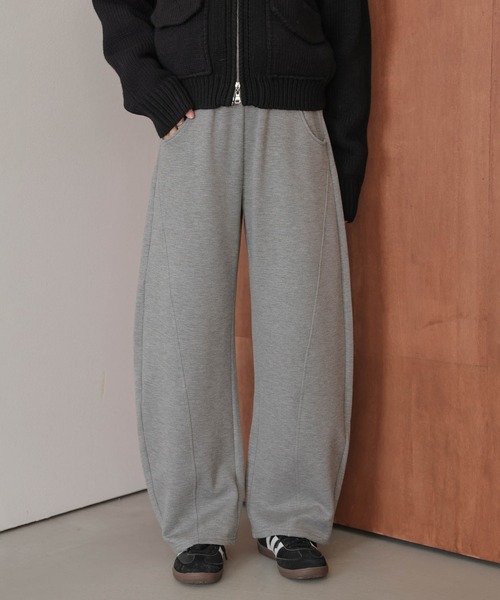 AMELY(エミリー)の「裏起毛 パネルライン フリース カーブパンツ(スウェットパンツ・レディース・カーキ/ブラック/グレー/ベージュ/モカ・フリー)」の12枚目の写真